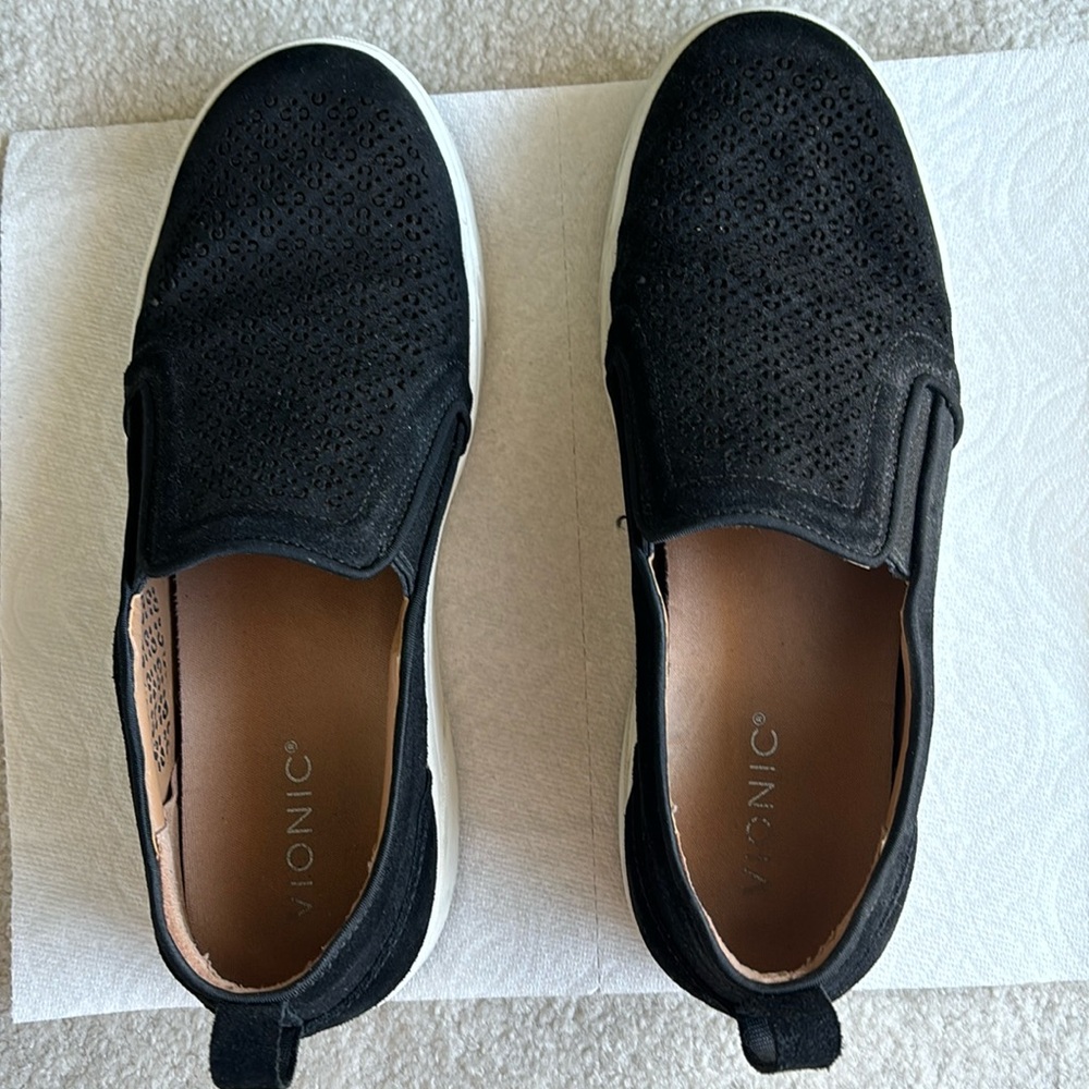 Vionic Women's Black Kimmie Perf Sneakers